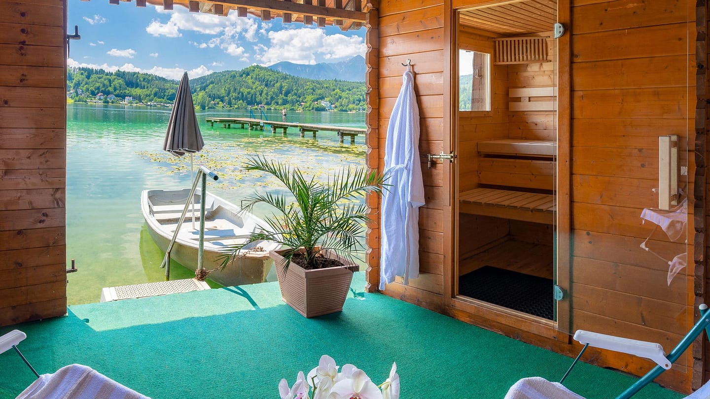 Seesauna mit Panoramablick am Badestrand Hotel Orchidee am Klopeiner See Südkärnten